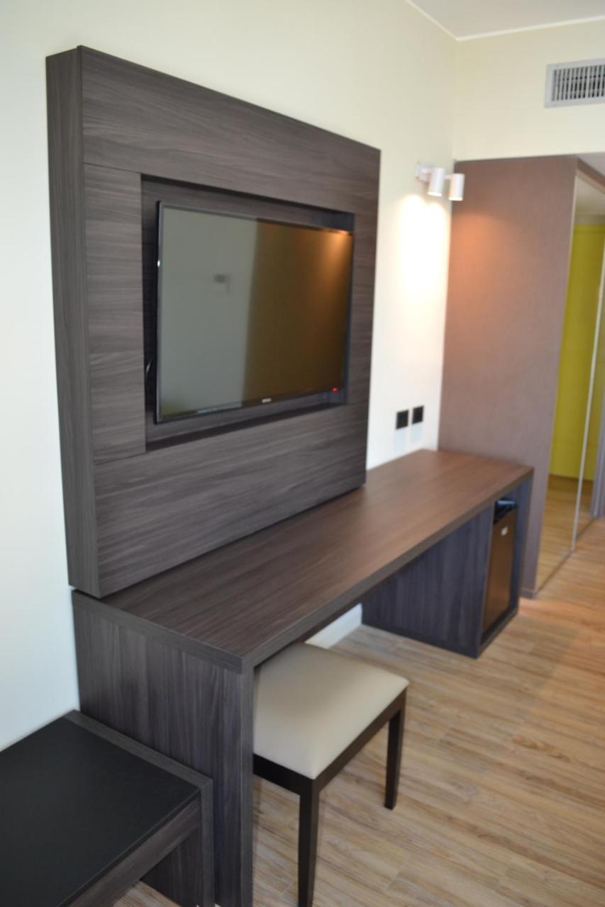 Hotel Oscar Lescano 4*